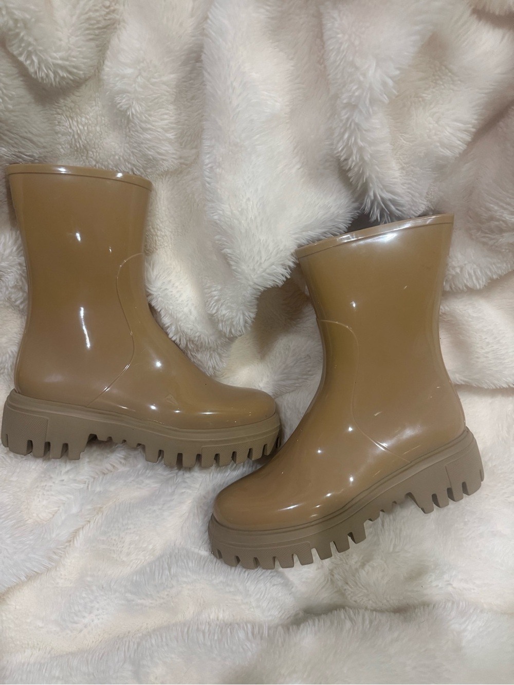 Lemon Jelly Women’s Beige Gloss Rain Boots size 8
